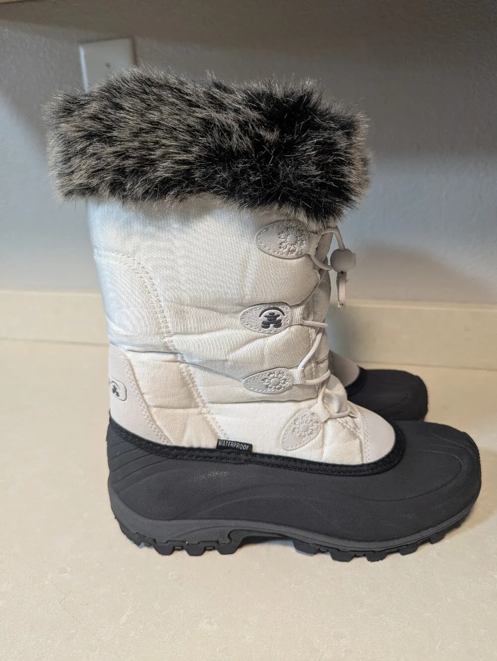 Kamik White Winter Boots with Faux Fur Cuff